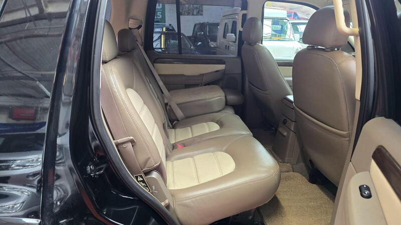 Ford Explorer view 5