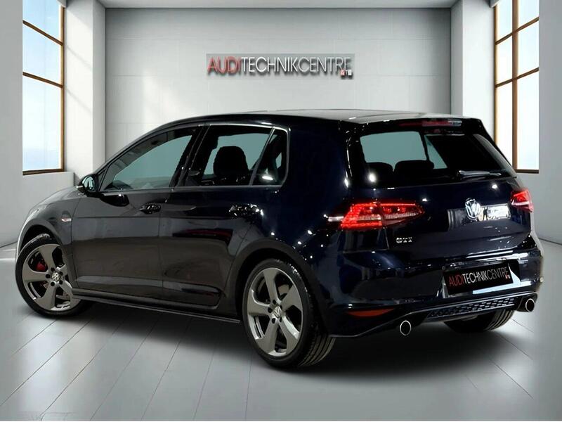 Volkswagen Golf view 3