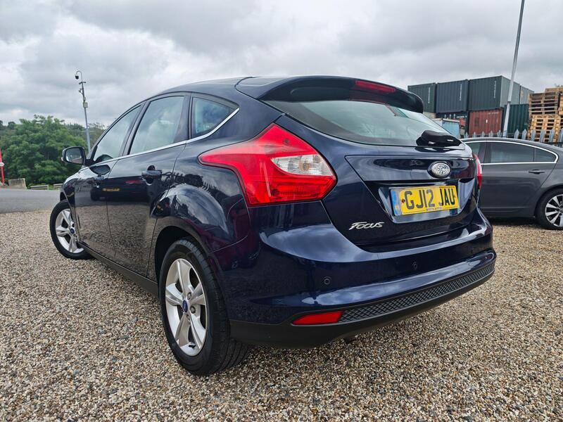 Ford Focus view 2