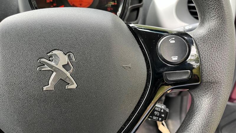 2017 Peugeot 108 — photo 31
