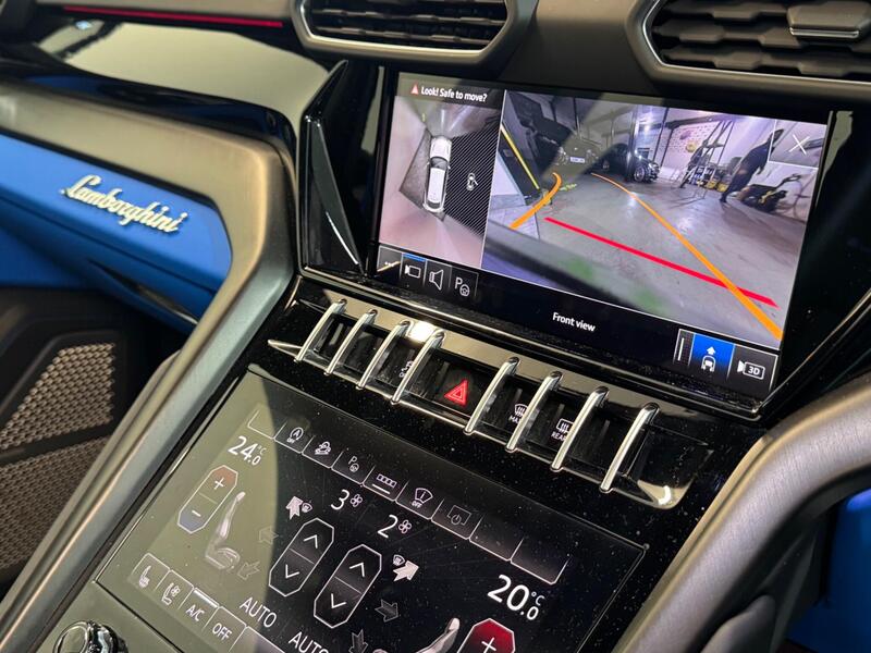 Lamborghini Urus view 6