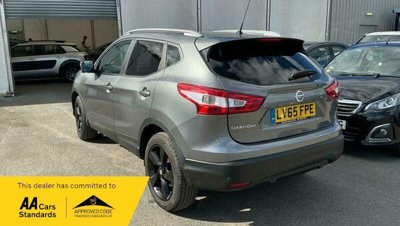 2015 Nissan Qashqai 1.2 DIG-T n-tec+ XTRON 2WD Euro 6 (s/s) 5dr photo 3