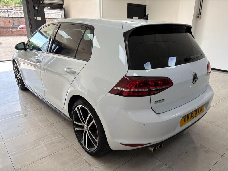 Volkswagen Golf view 5