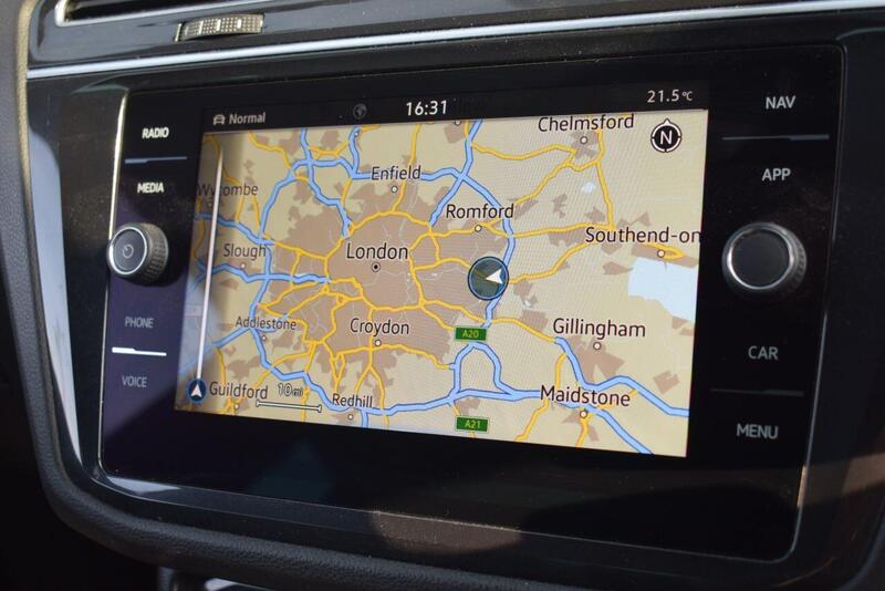 Volkswagen Tiguan view 2