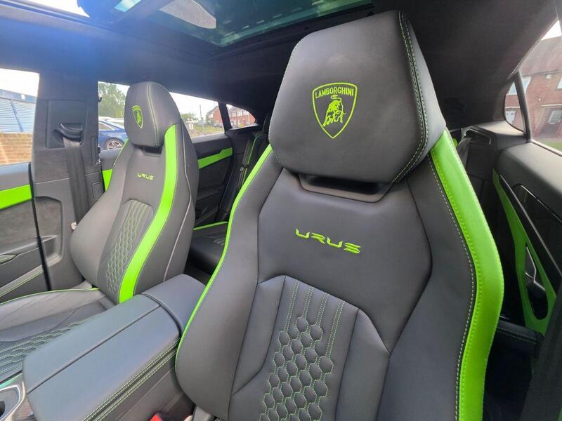 Lamborghini Urus view 3