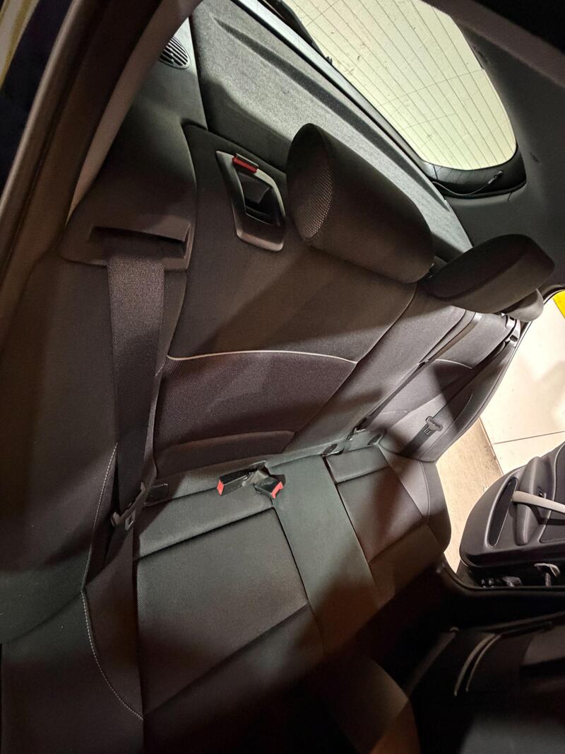 2011 BMW 1 Series — photo 14