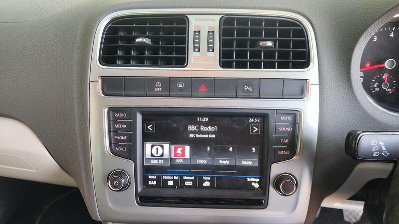 2017 Volkswagen Polo — photo 31
