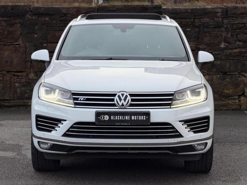 Volkswagen Touareg view 2