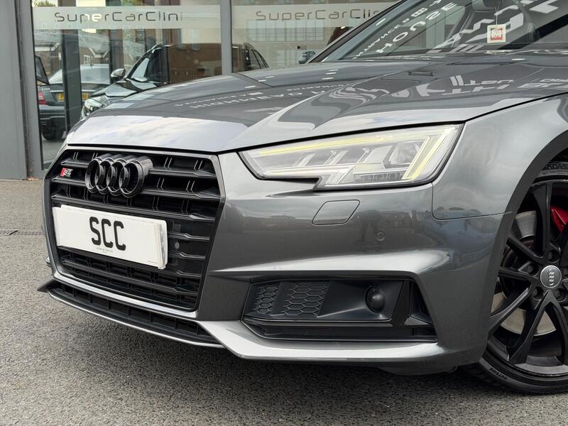 Audi S4 Avant view 5