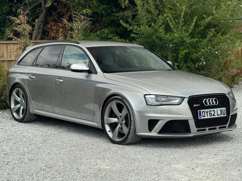 Audi RS4 view 3