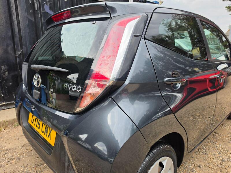 Toyota AYGO 1.0 VVT-i x-play Euro 5 5dr Euro 5 thumbnail 11