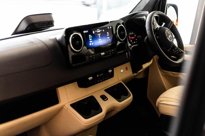 Mercedes-Benz Sprinter view 4