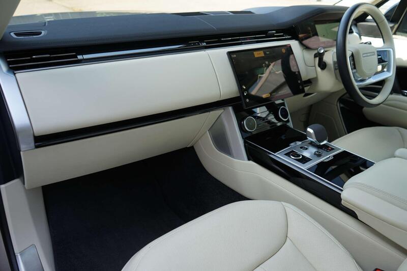 Land Rover Range Rover view 2