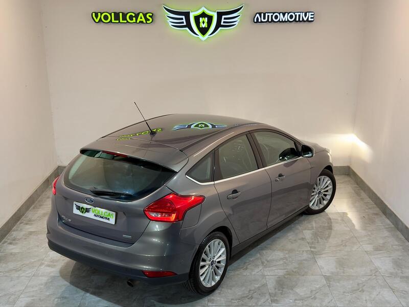 Ford Focus view 6