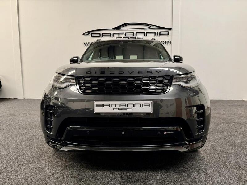 Land Rover Discovery view 3