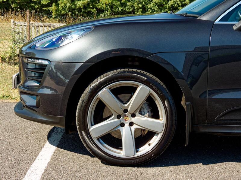 Porsche Macan view 13