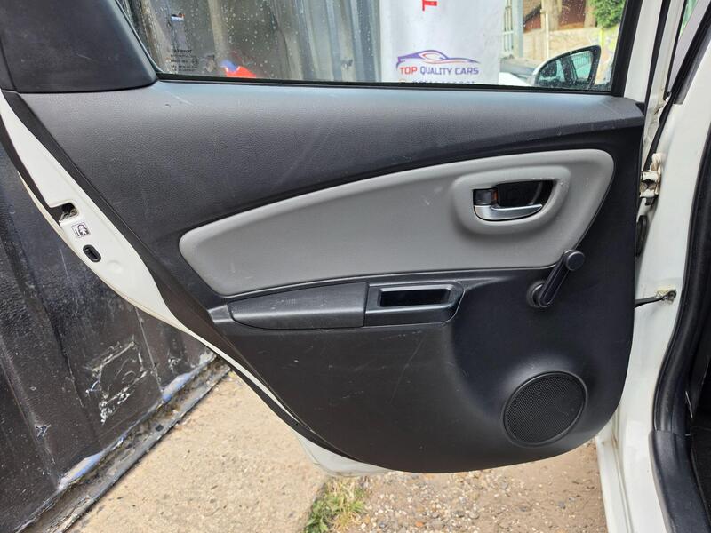 Toyota Yaris 1.33 Dual VVT-i Icon Euro 5 5dr Euro 5 thumbnail 19