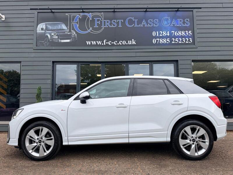 Audi Q2 view 4