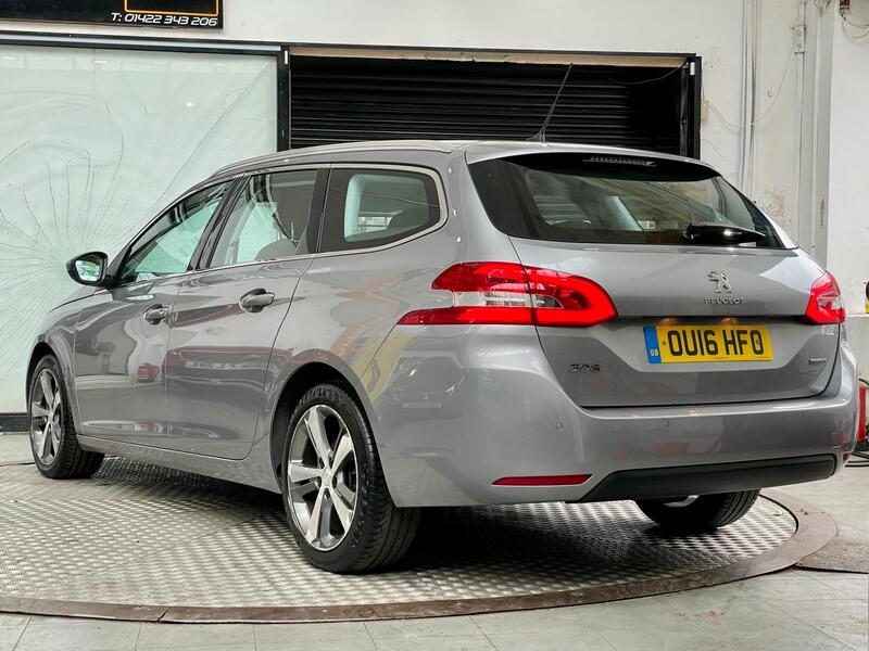 Peugeot 308 SW view 4
