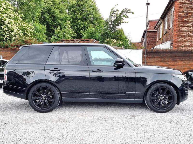 Land Rover Range Rover view 3