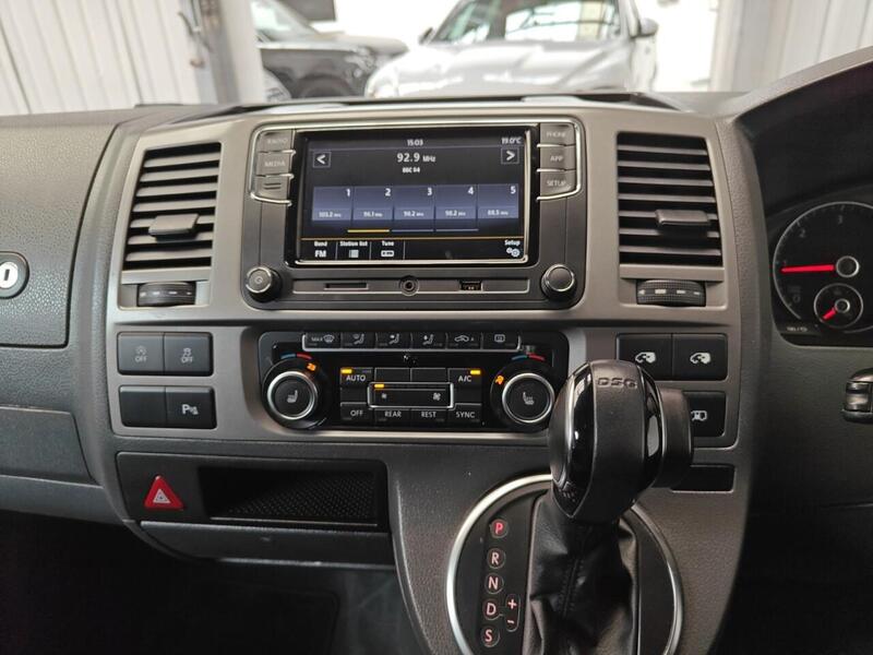 Volkswagen Caravelle view 6