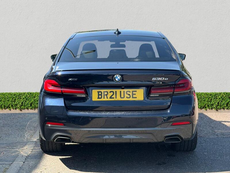 BMW 5 Series view 6