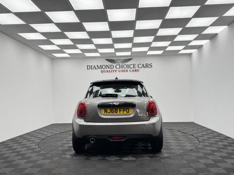 Mini Hatch view 5