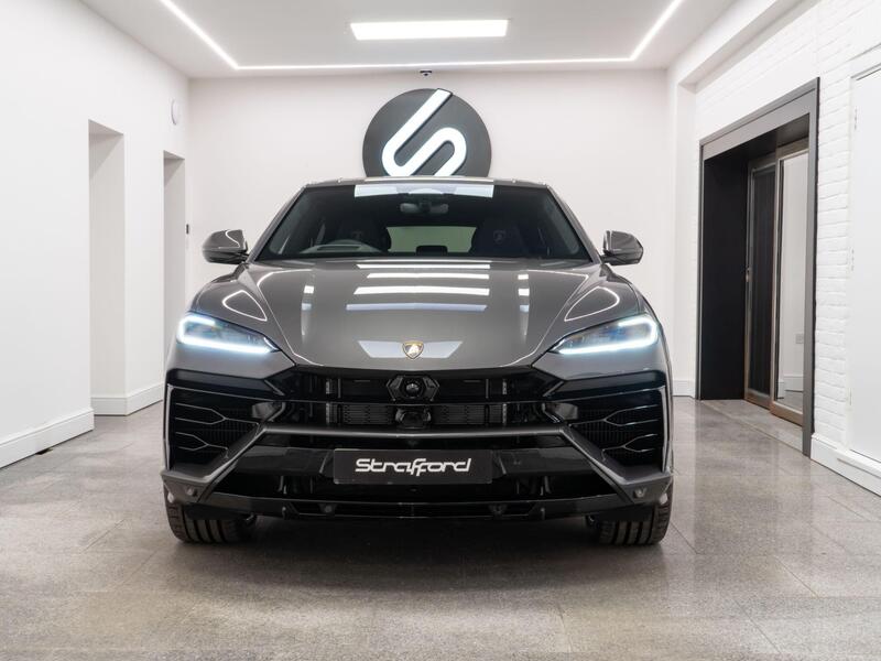 Lamborghini Urus view 6