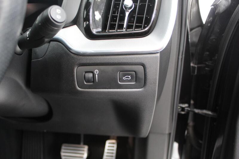 2018 Volvo XC60 in Black — image 36 of 74