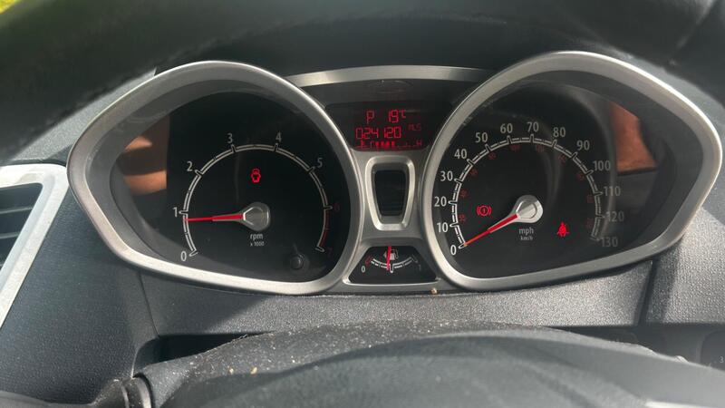 2012 Ford Fiesta — photo 12
