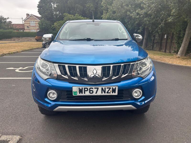 Mitsubishi L200 view 2