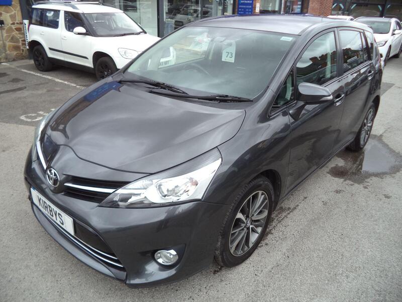 Toyota Verso view 3