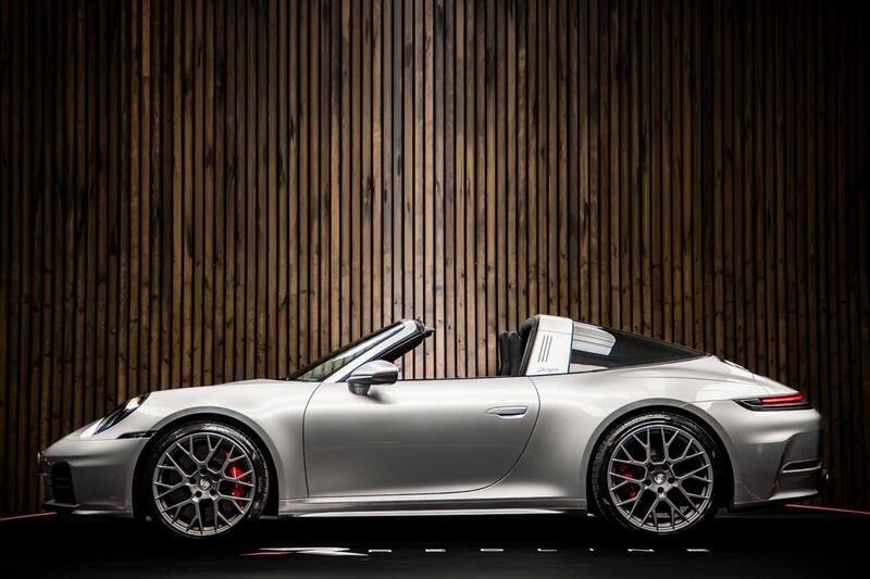 Porsche 911 view 7