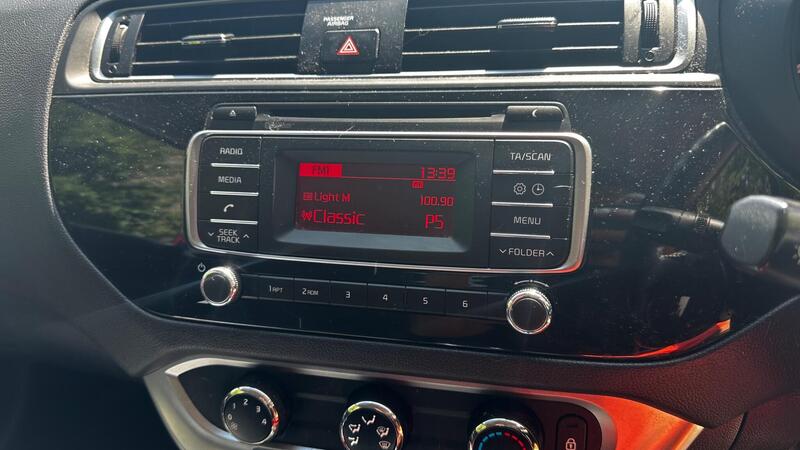 2015 Kia Rio — photo 27