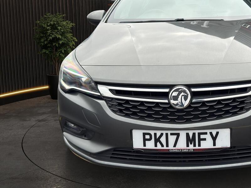 Vauxhall Astra view 4