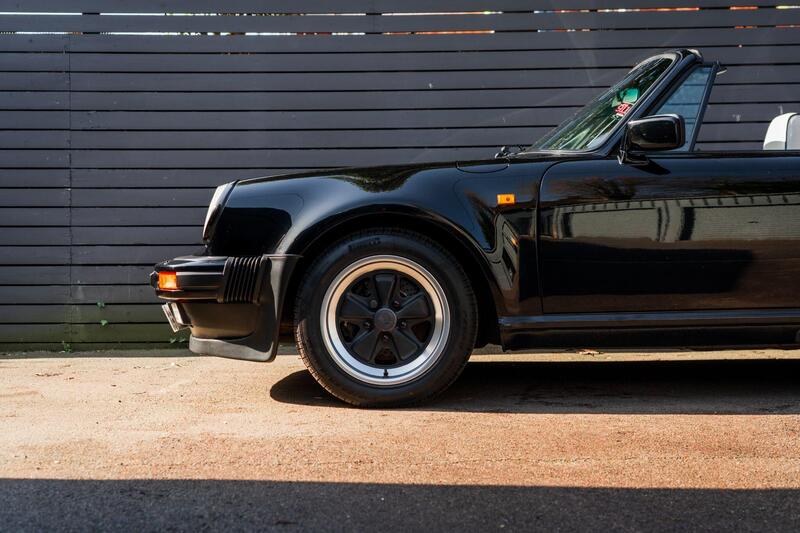 Porsche 911 view 4