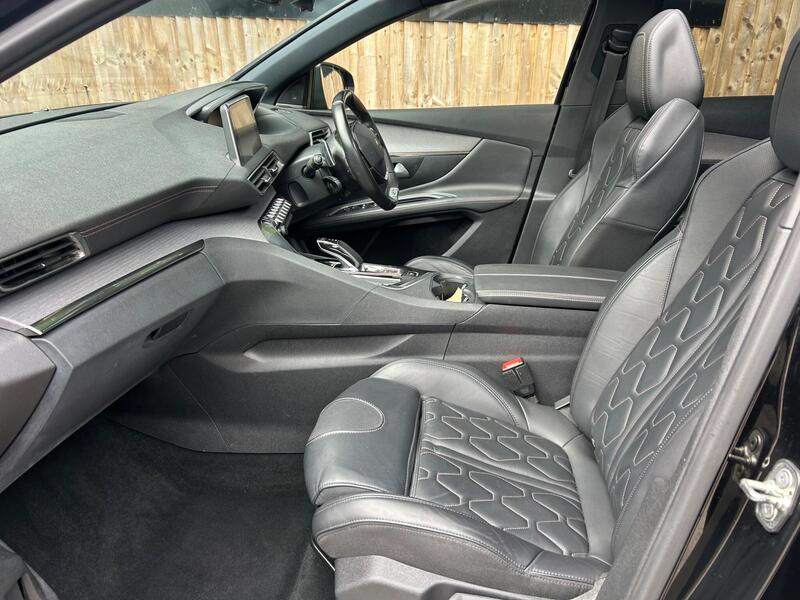 Peugeot 3008 view 4