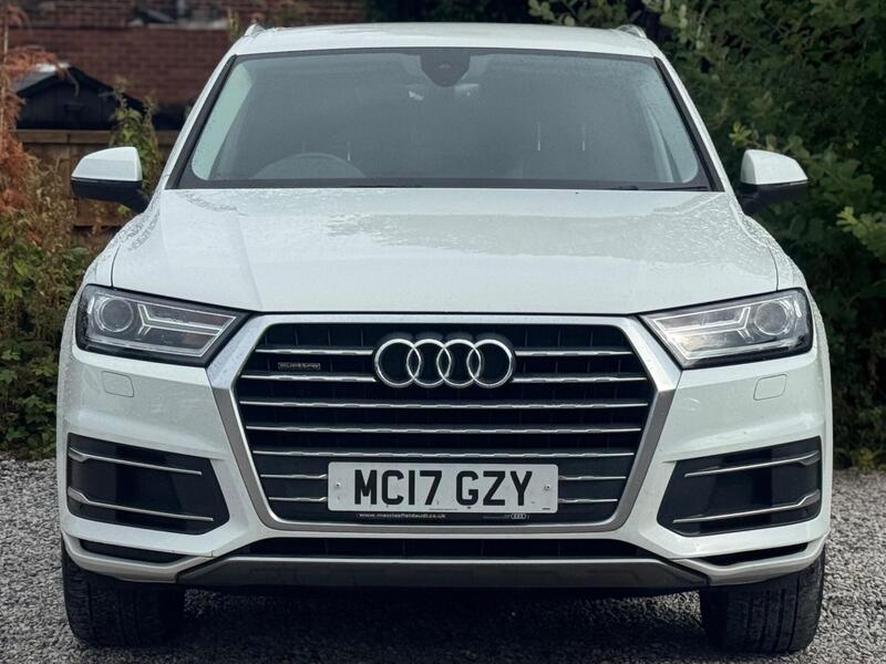 Audi Audi Q7 view 4