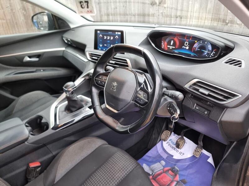Peugeot 5008 view 6