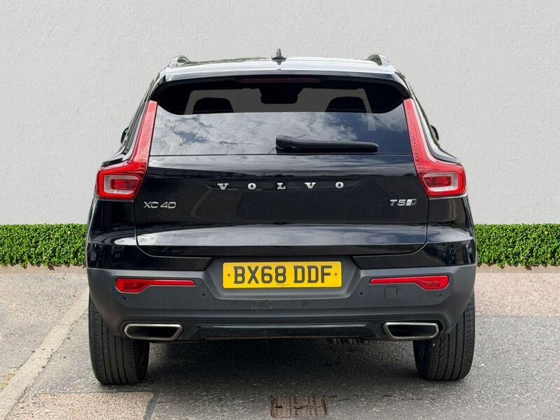 Volvo XC40 view 6