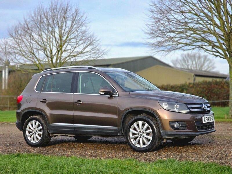 Volkswagen Tiguan view 2