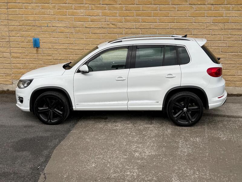 Volkswagen Tiguan view 2