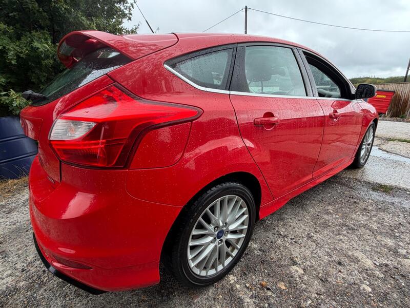 2014 Ford Focus — photo 24
