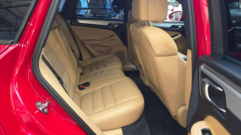 Porsche Macan view 6