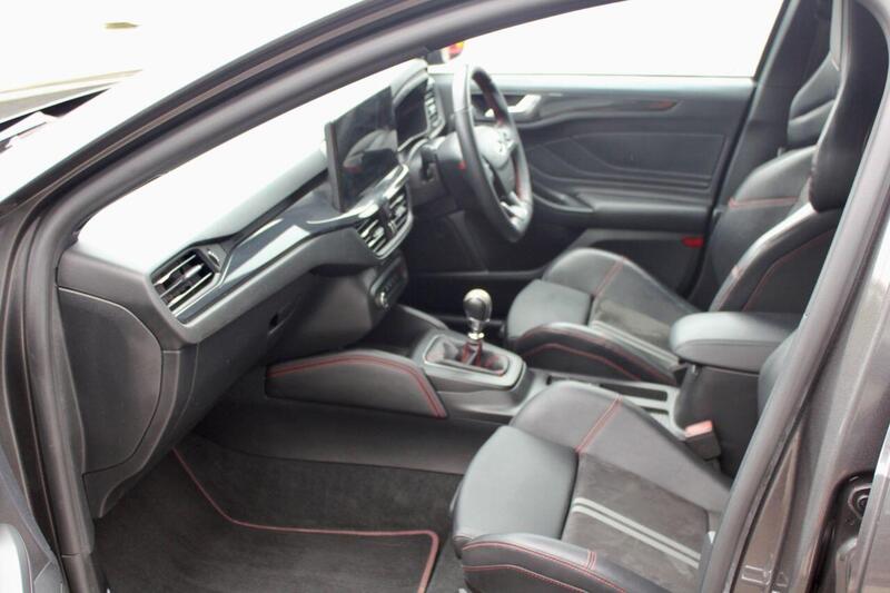 Ford Focus view 3