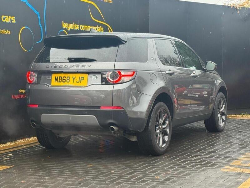 Land Rover Discovery Sport view 5