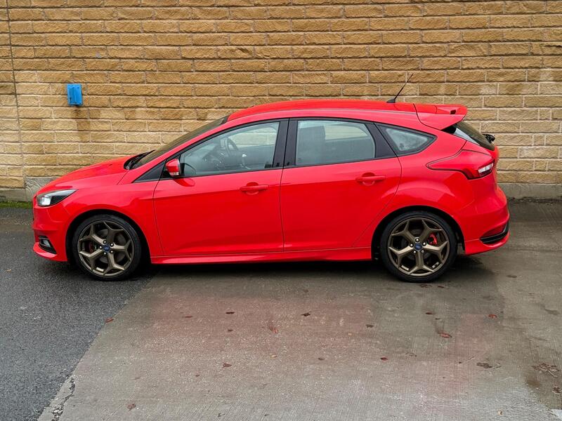 Ford Focus view 2