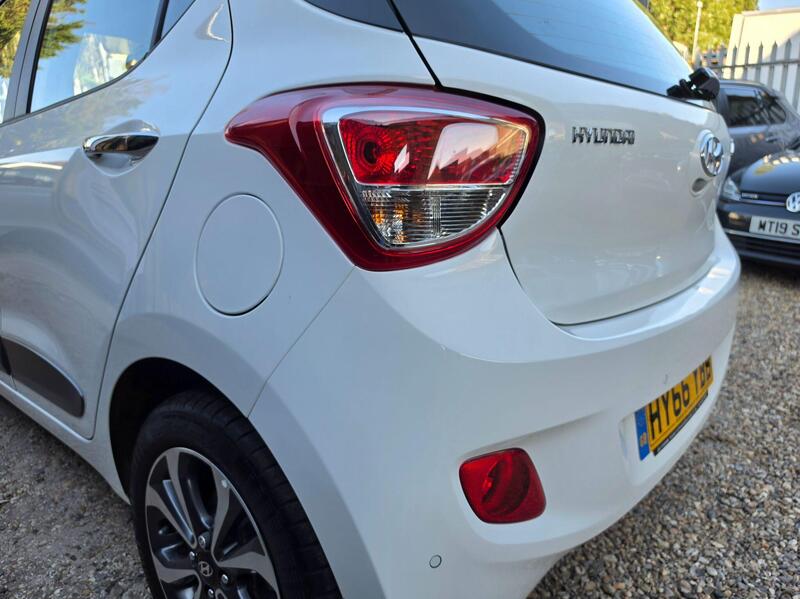 Hyundai i10 1.2 Premium SE Auto Euro 6 5dr thumbnail 7