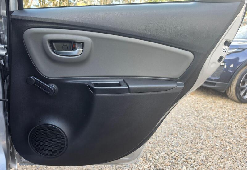 Toyota Yaris 1.5 VVT-h Icon Tech E-CVT Euro 6 (s/s) 5dr thumbnail 16