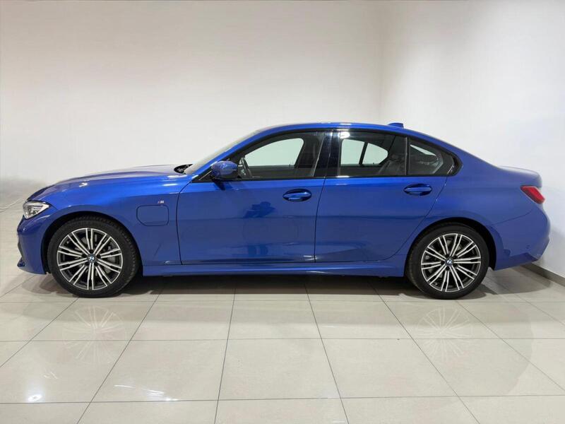 BMW 3 Series view 5